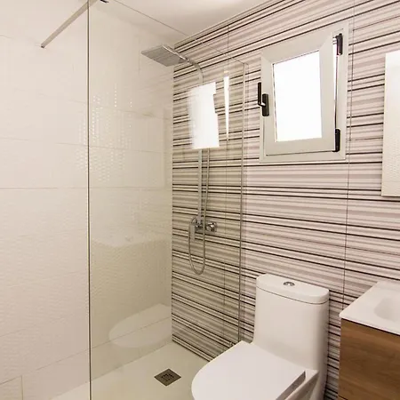 Gracioseros 118 & 202 Puerto del Carmen (Lanzarote)